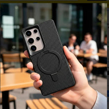 Cargar imagen en el visor de la galería, Estuche Urban Carbono con magsafe para Samsung S24 Ultra
