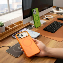 Cargar imagen en el visor de la galería, Estuche Funda Urban Soft case Para Iphone 17 pro