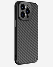 Cargar imagen en el visor de la galería, Funda Nillkin carboprop con Magsafe compatible con IPhone 15 pro max