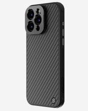 Cargar imagen en el visor de la galería, Funda Nillkin carboprop con Magsafe compatible con IPhone 15 pro max