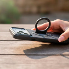 Cargar imagen en el visor de la galería, Estuche Urban fibra Carbono con magsafe para IPhone 17 pro max