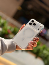 Cargar imagen en el visor de la galería, Estuche Space Color Magsafe Carga Inalambrica Compatible Iphone 17pro Max clear
