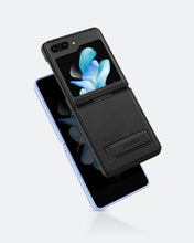 Cargar imagen en el visor de la galería, Estuche Nillkin QIN Leather Case Samsung Galaxy Z Flip5