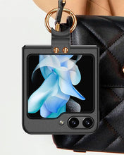 Cargar imagen en el visor de la galería, Estuche Leather Case Con Anillo para Samsung Z Flip6