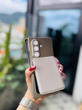 Cargar imagen en el visor de la galería, Funda Acrilico Leather Card+ Glass Para Samsung Z Fold7