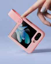 Cargar imagen en el visor de la galería, Estuche Nillkin Finger Strap Liquid Silicone Samsung Z Flip5