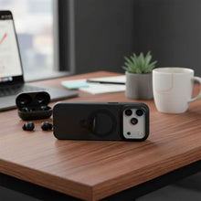 Cargar imagen en el visor de la galería, Estuche Funda Urban fibra Carbono con magsafe para IPhone 17 pro
