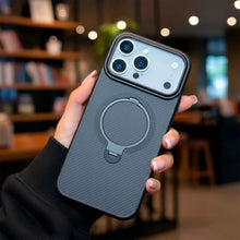 Cargar imagen en el visor de la galería, Estuche Funda Urban fibra Carbono con magsafe para IPhone 17 pro
