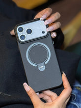 Cargar imagen en el visor de la galería, Estuche Funda Urban fibra Carbono con magsafe para IPhone 17 pro
