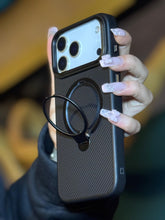 Cargar imagen en el visor de la galería, Estuche Funda Urban fibra Carbono con magsafe para IPhone 17 pro
