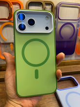Cargar imagen en el visor de la galería, Estuche Funda Urban Soft case Para Iphone 17 pro max
